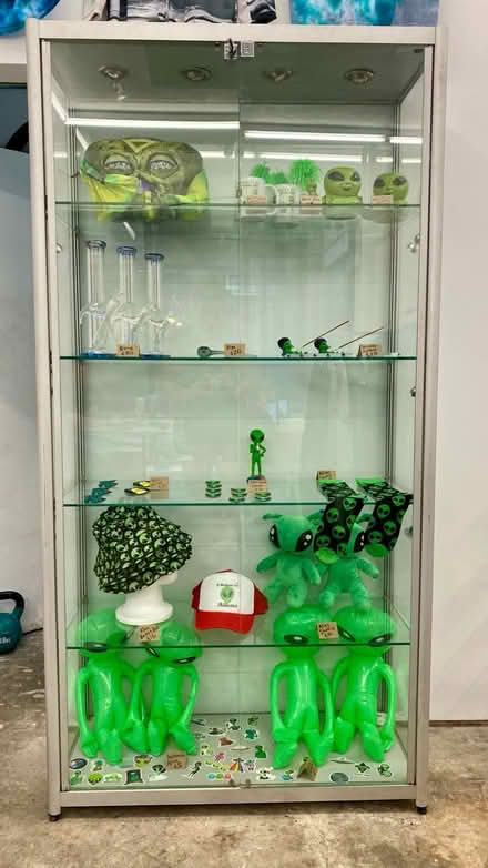 Photo of free Glass Display Case (E8 4DG) #2
