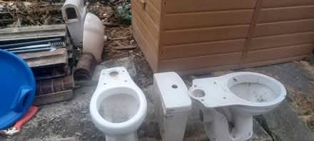 Photo of free Toilets and a sink (Pentre Bychan, Wrexham. LL14) #1