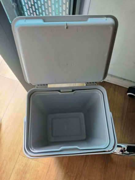 Photo of free IKEA HÅLLBAR 22L Bin with Lid – Very Clean (White City W12) #3