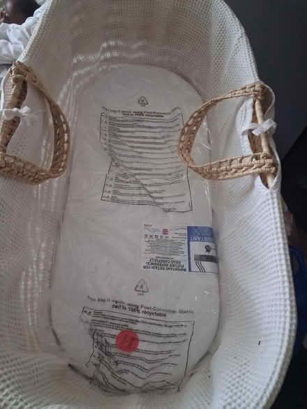 Photo of free Moses basket 🧺 (Se17 1bx) #1