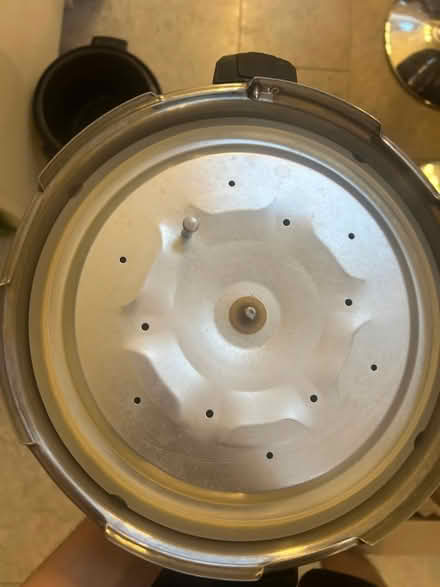 Photo of free 6 L pressure cooker (Beaconsfield HP9) #2