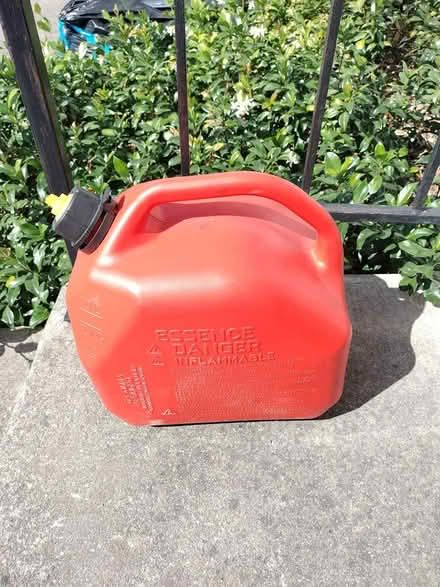 Photo of free Plastic Gas can (Off Bernardo and El Camino) #1