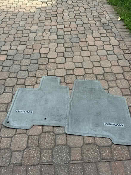 Photo of free Car mat for Sienna van (yonge & Finch) #1