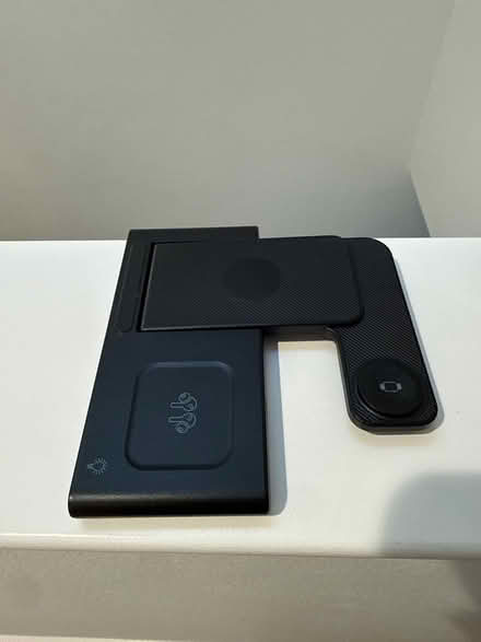 Photo of free iPhone, watch, ear bud charger (San Antonio shopping center) #3