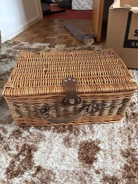 Photo of free Picnic basket (Abingdon OX14 2DQ) #1
