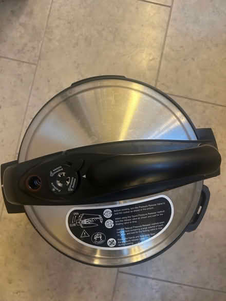 Photo of free 6 L pressure cooker (Beaconsfield HP9) #4