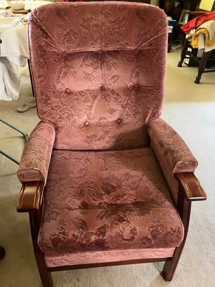 Photo of free 2 armchairs. One is a recliner , both have signs of wear but (Ellel LA2) #2
