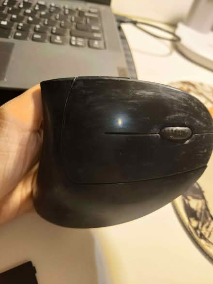 Photo of free Anker Wireless Vertical Ergonomic Mouse (White City W12) #3