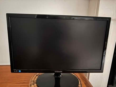 Photo of free Samsung Computer Screen (Wheathampstead AL4) #1