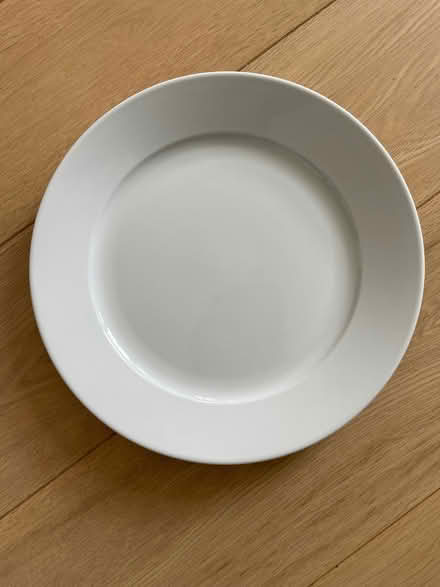 Photo of free 6 x white Porcelain plates (Hackney Downs E5) #1