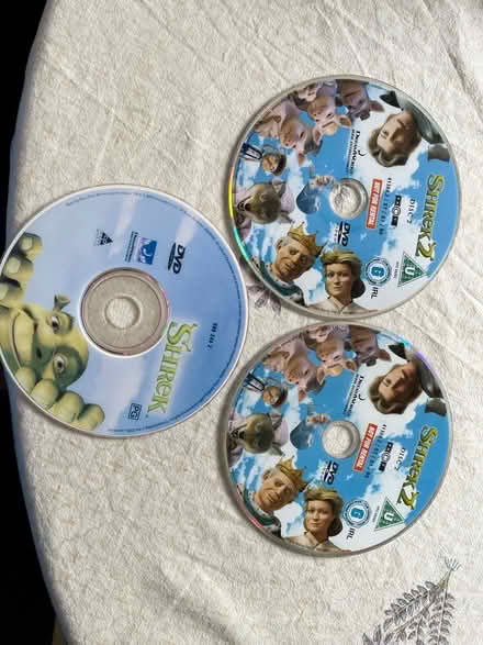 Photo of free Shrek 1-2 cartoon DVDs Portuguese+ (City College area NR1) #1