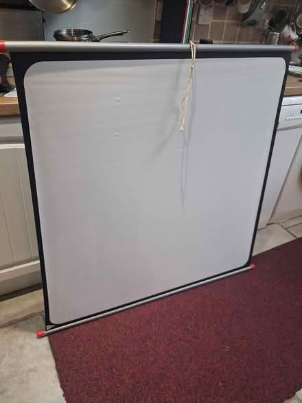 Photo of free Projector screen (Eaton Bray LU6) #1