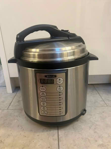 Photo of free 6 L pressure cooker (Beaconsfield HP9) #1