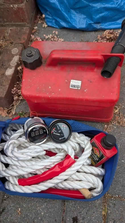 Photo of free Various car related accessories (Coulsdon CR5) #1