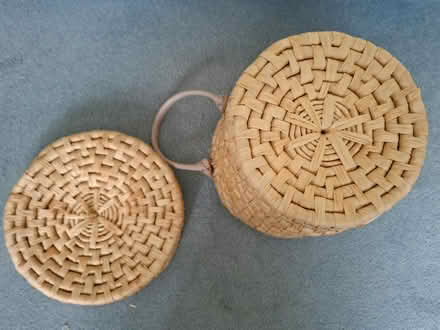 Photo of free Straw Basket with Suede Handles (Welling DA16) #2