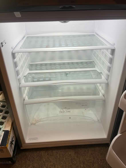 Photo of free Refrigerator HotPoint (RG21 HD) #2