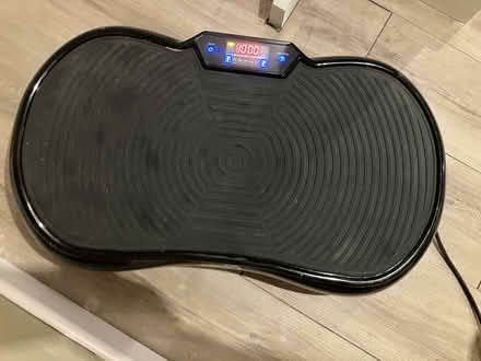 Photo of free whole-body vibration plate (Guidlford GU1) #1