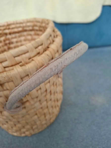 Photo of free Straw Basket with Suede Handles (Welling DA16) #4