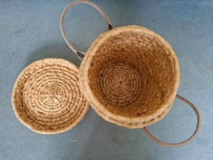 Photo of free Straw Basket with Suede Handles (Welling DA16) #3