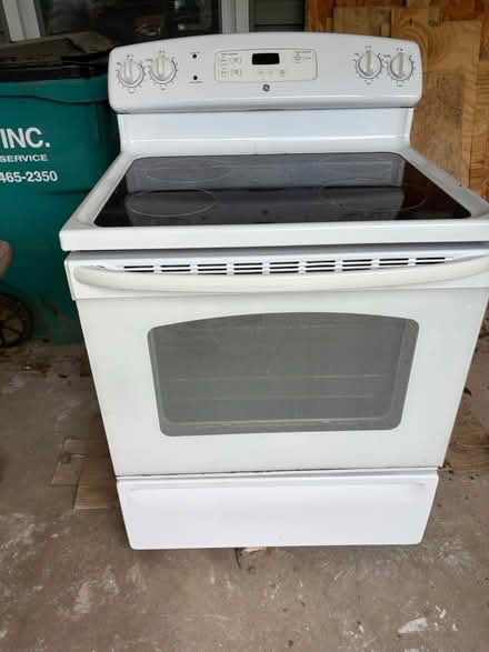 Photo of free Electric Stove (Knoxville MD 21758) #2