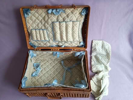 Photo of free Really sweet picnic hamper including tablecloth and napkins (Upper Wolvercote OX2) #1