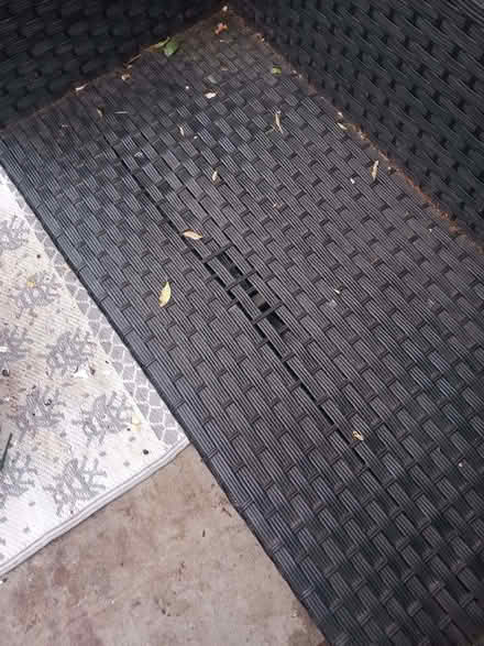 Photo of free Garden set with some damage (Tilehurst RG30) #1