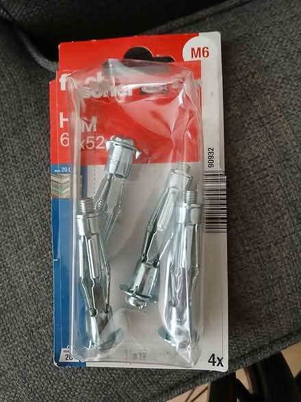 Photo of free 4x fisher anchor/rawl plugs (E3 3gu) #1