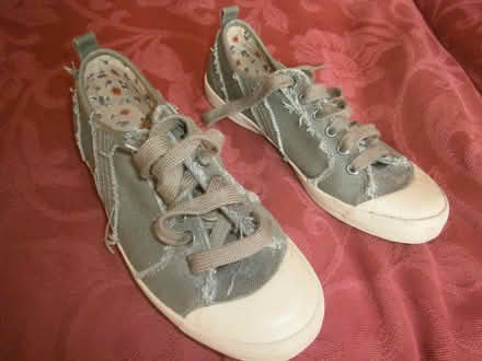 Photo of free Clarks Women’s Canvas Pumps (Denham UB9) #1