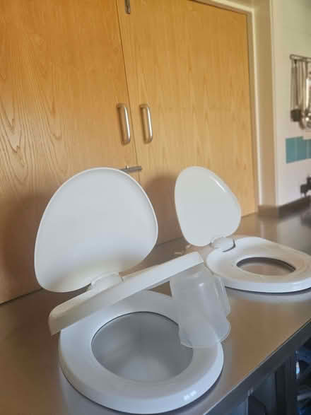 Photo of free 2 toilet seats with child seat fitted (Greenford W7) #2