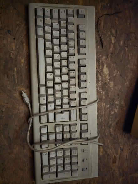 Photo of free Old computer keyboard (Carshalton SM1) #1