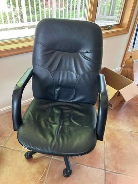 Photo of free Office chair (N Arlington near Marymount) #1