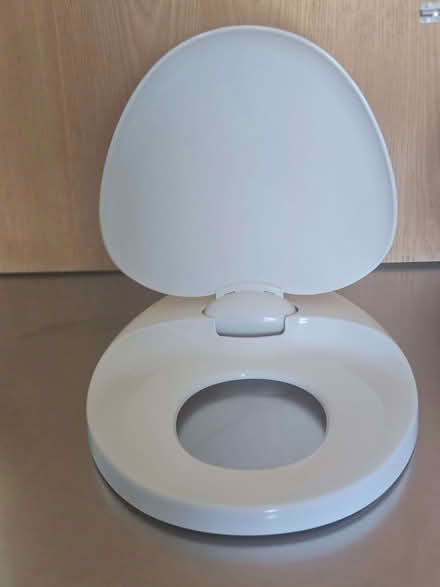 Photo of free 2 toilet seats with child seat fitted (Greenford W7) #3