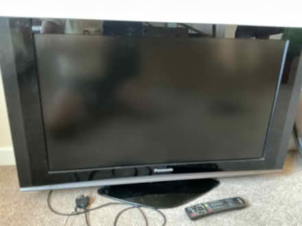 Photo of free TV with remote (Cox Green SL6) #2