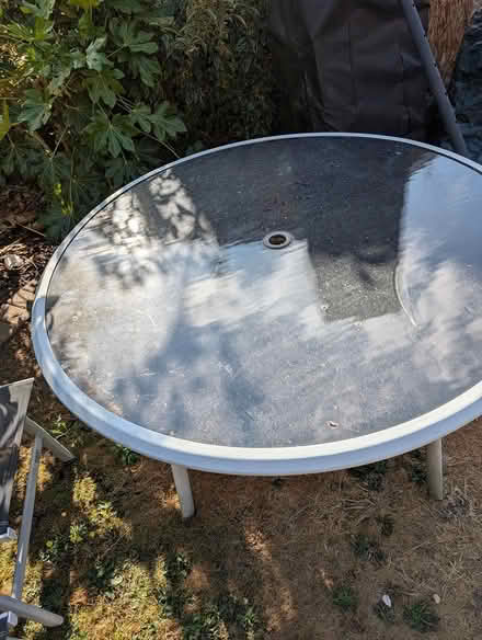 Photo of free garden furniture (NN84et) #1