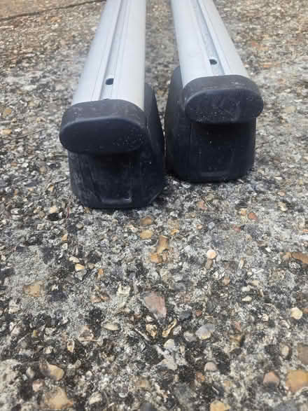 Photo of free Audi Q5 roof bars 09-16 (Church crookham fleet GU52) #3