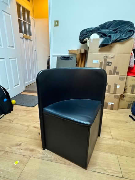 Photo of free Extendable Dinning Table (EN5 5JG) #4