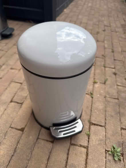 Photo of free Bathroom bin (Mile End E3) #1
