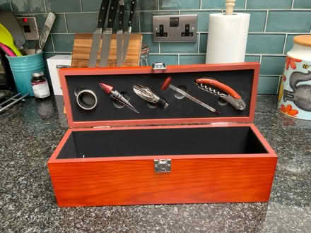 Photo of free Gift box for wine. (Huby LS17) #1