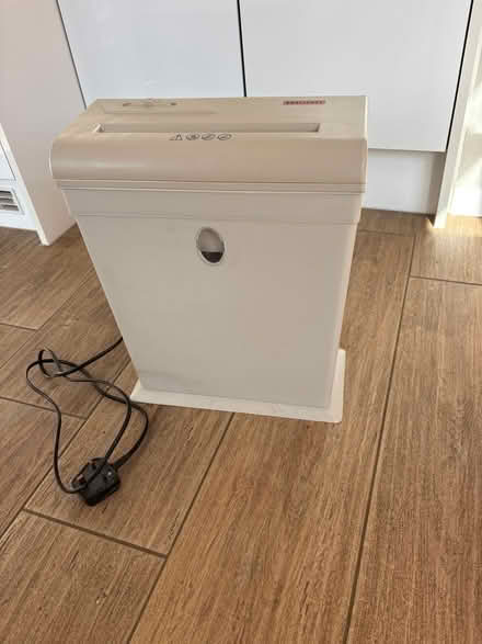 Photo of free Electric shredder (AL4 Wheathampstead) #2