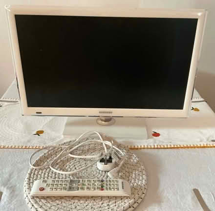 Photo of free Samsung Smart TV 📺 (Starbeck HG1) #1