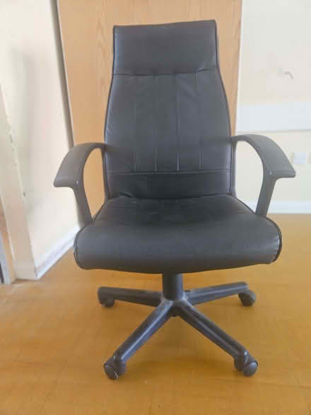 Photo of free 1 large black office chair (Greenford W7) #1