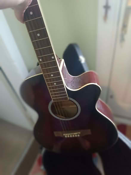Photo of free Guitar And Case (Boswall EH5) #3