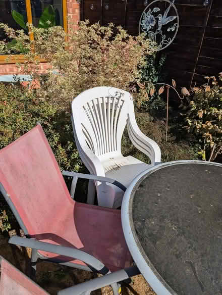 Photo of free garden furniture (NN84et) #4