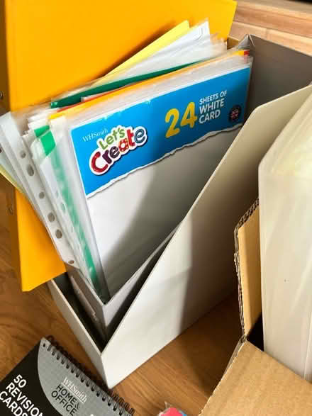 Photo of free Student stationery set (Hale GU9) #4
