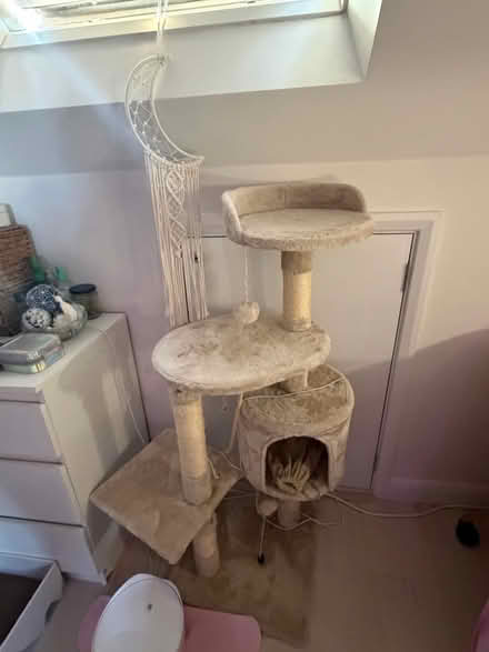 Photo of free Cat castle in good condition (Ruislip HA4) #1