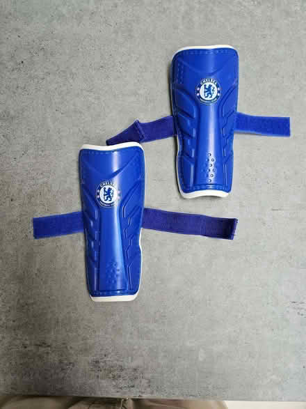 Photo of free Chelsea football boots bag and childs shin pads (Wandsworth Common SW11) #3