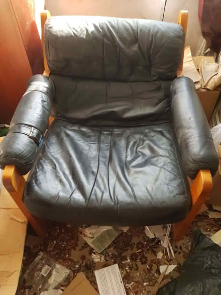 Photo of free Sofa & 2 armchairs (Berkhamsted HP4) #3