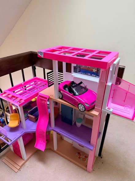 Photo of free Barbie doll house (Wayne) #1