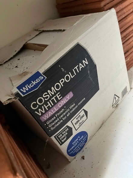 Photo of free White Wall Tiles (Forest Green GL6) #1