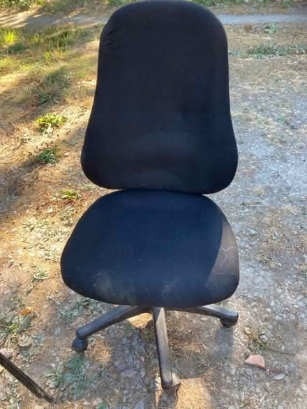 Photo of free office chair (dinmore HR6) #1